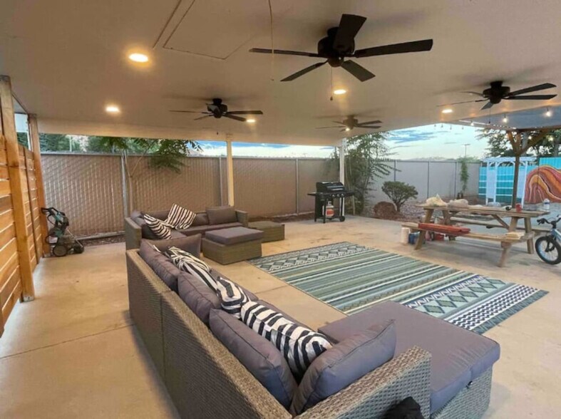 Building Photo - 169 E 100 N