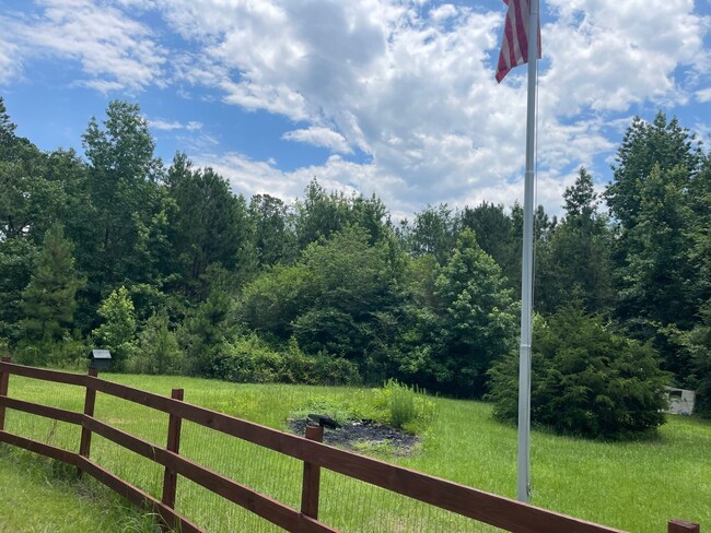 Building Photo - Charming 2 Bed, 2 Bath Custom Ranch on 5 P...