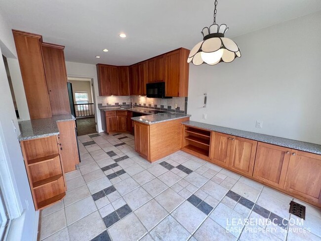 Building Photo - 1445 Hampton Hill Cir