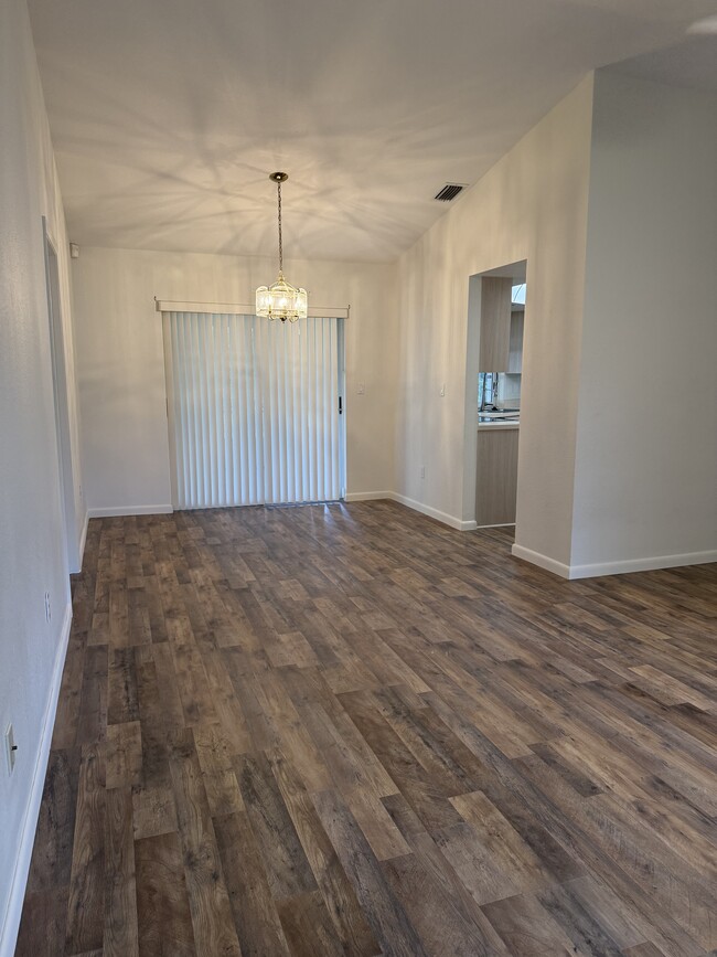 Building Photo - 2220 Jackson Heights Dr