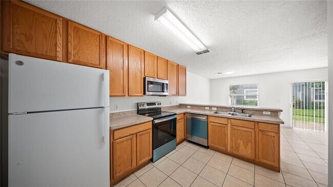 Building Photo - 12649 Somerset Oaks St