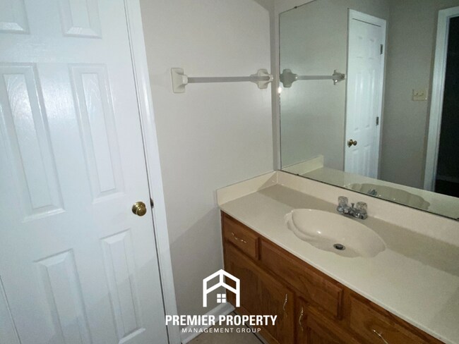 Building Photo - 5950 Chadwell Rd