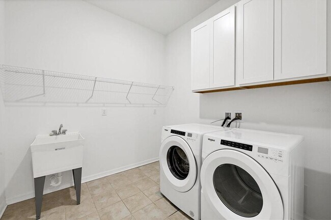 Building Photo - 7228 Great Egret Blvd