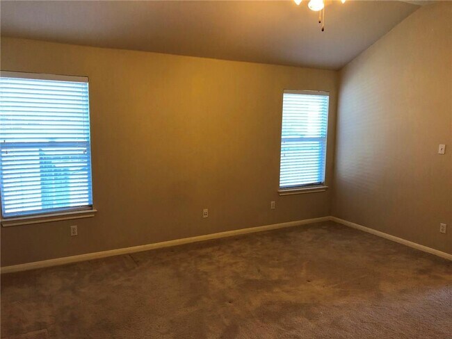 Building Photo - 4105 Meadow Bluff Way