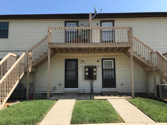 Building Photo - 921 Georgetown Dr