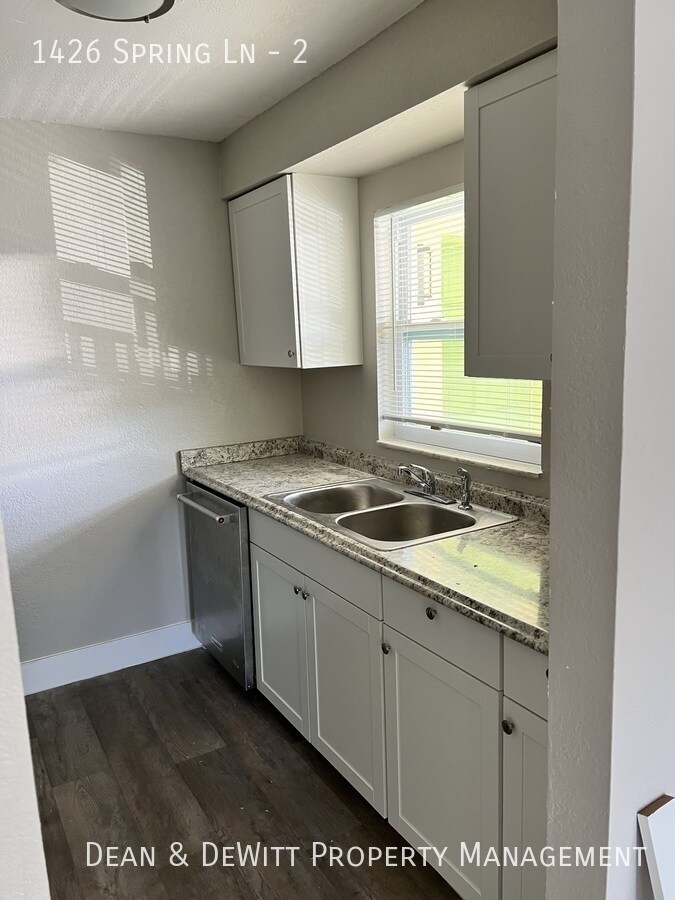 Building Photo - 2 Bed/2 Bath - Unit 2