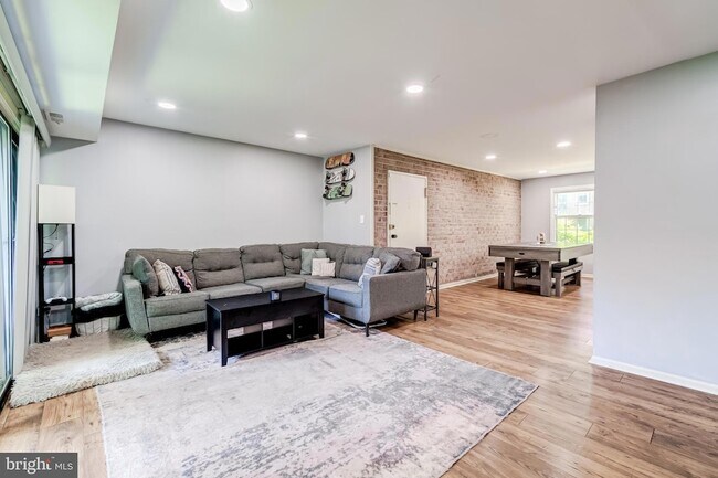 Building Photo - 6012 Westchester Park Dr