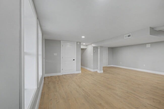 Building Photo - 534 Rosewood Dr