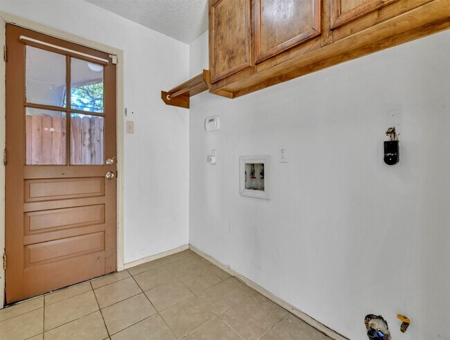 Building Photo - 3807 Winter Haven Dr