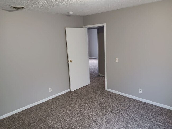 Building Photo - For Rent - Four-Bedroom Two-Bathroom Home Available NOW!