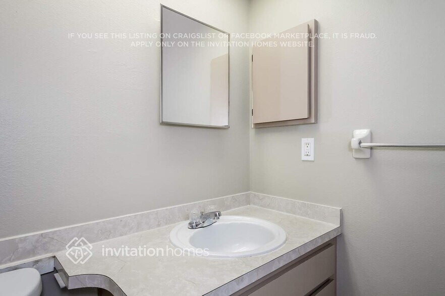 Building Photo - 12783 Pineway Dr