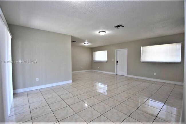 Building Photo - 330 NW 196th St