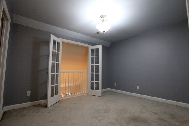 Building Photo - 2207 Stanford Ct