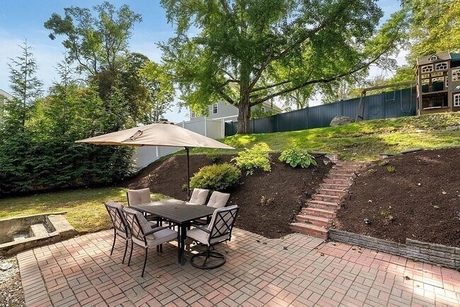 Building Photo - 334 Mystic St