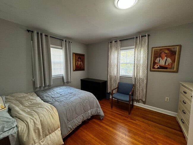 Building Photo - Spacious Furnished 4BR Home with Prime Location Near Marymount and Metro