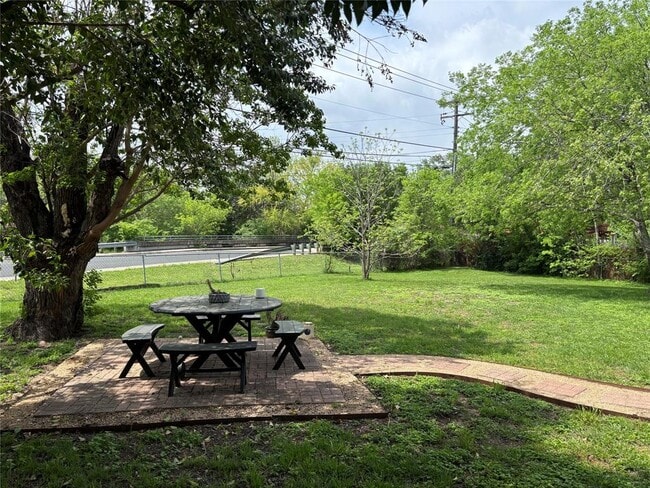 Building Photo - 3104 Birdwood Cir