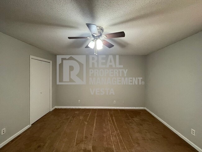 Building Photo - 307 Fox Tail Dr