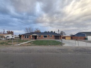 Building Photo - Comfort and Convenience in the Heart of Ke...