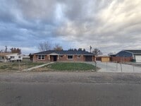 Building Photo - Comfort and Convenience in the Heart of Ke...