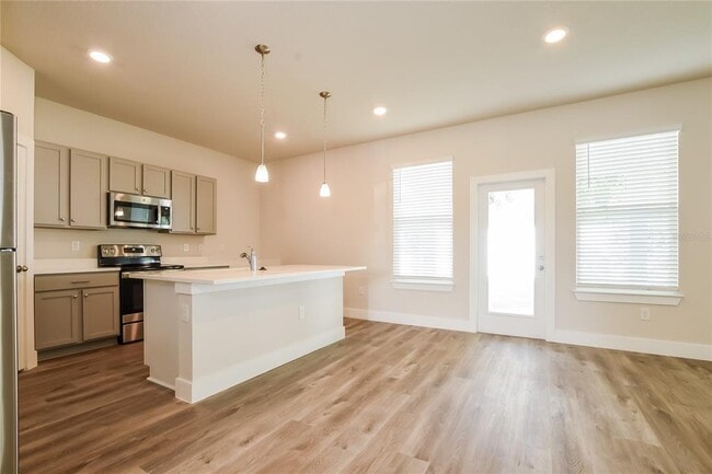 Building Photo - 313 Whiteheart Dr