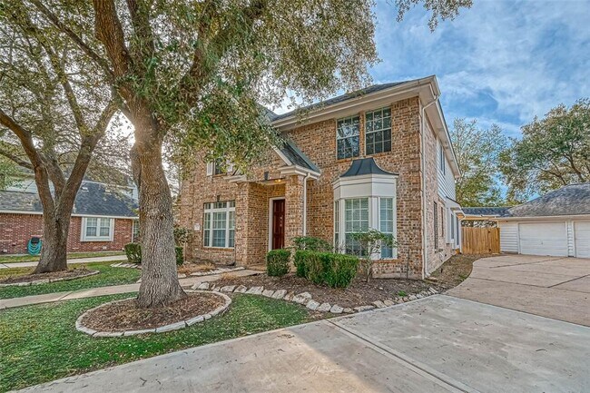 Building Photo - 910 Chinni Ct