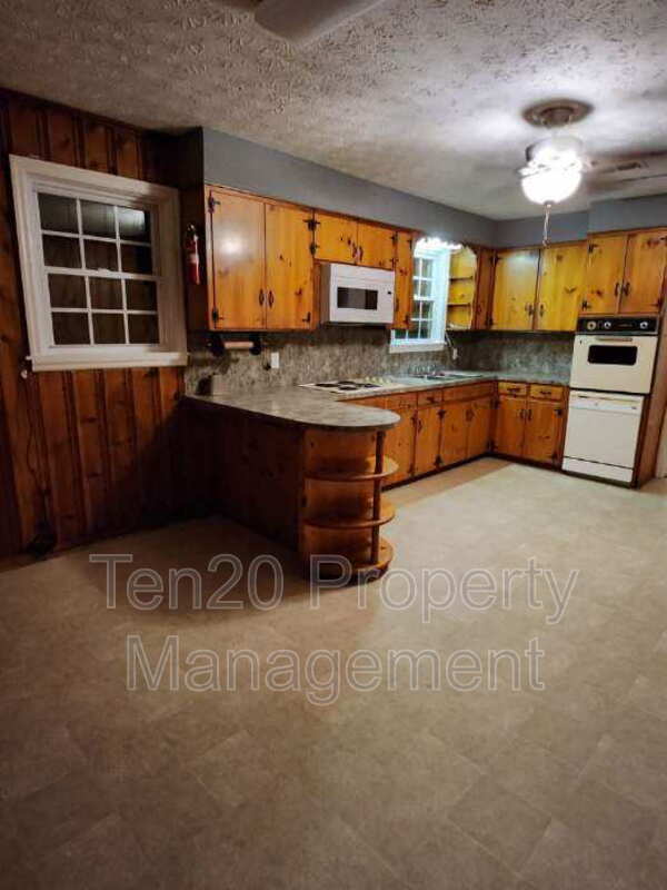 Building Photo - 411 20th Ave