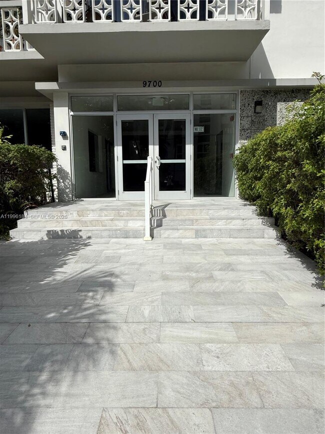 Building Photo - 9700 W Bay Harbor Dr