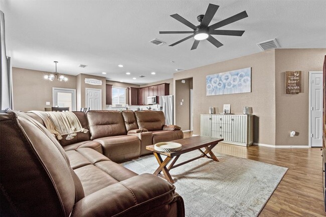 Building Photo - 5205 Cressler Ln