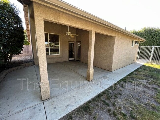 Building Photo - 1422 E Mesa Ct