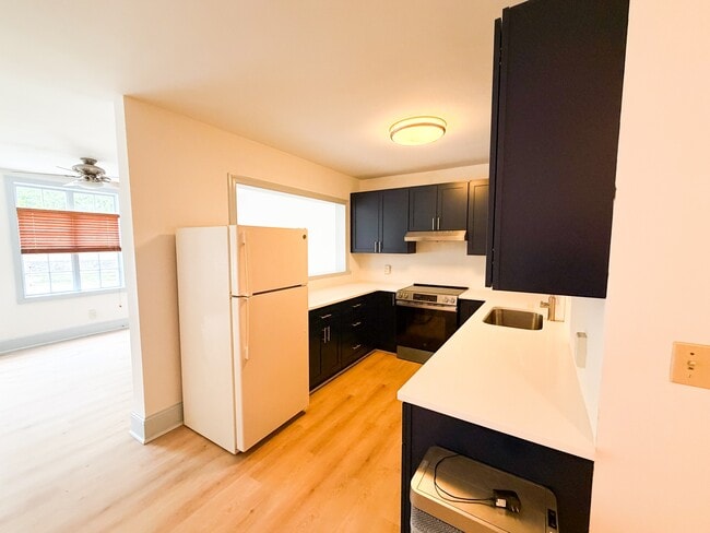 Building Photo - 208 N Buchanan Blvd