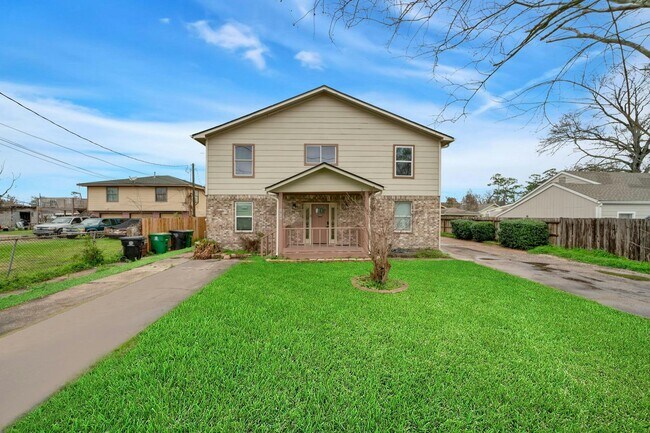 Building Photo - 250 Arapahoe Dr