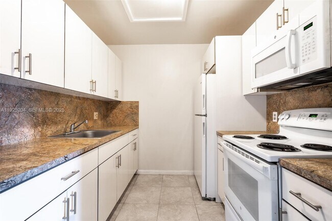 Building Photo - 100 SW 132nd Way