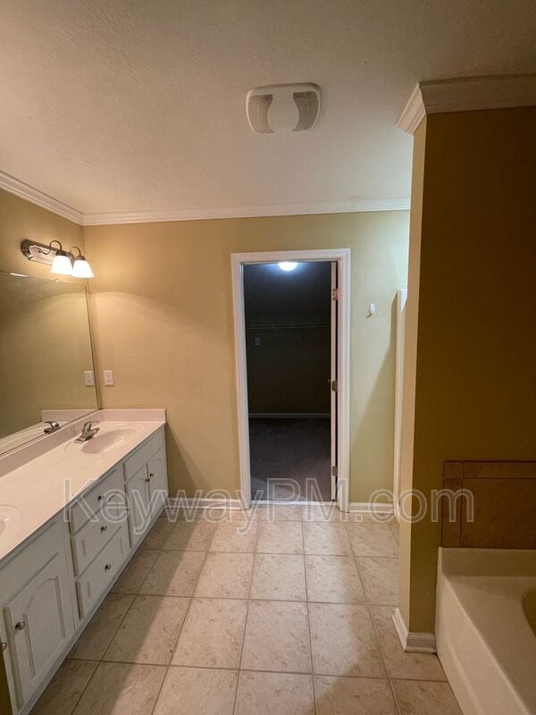 Building Photo - 1241 Roy St