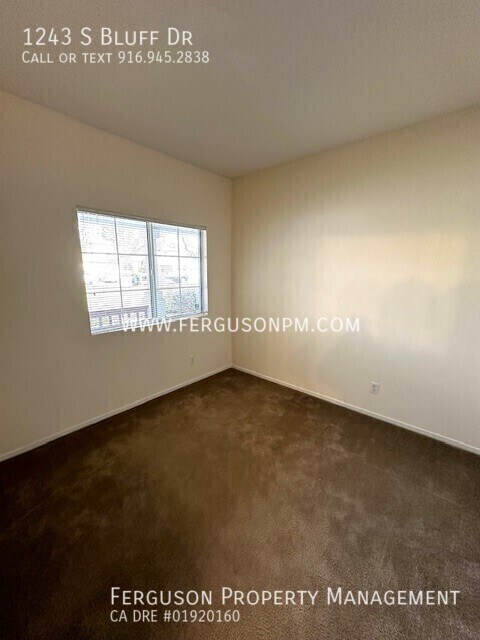Building Photo - 1243 S Bluff Dr