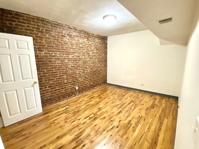 Apt 2 - 838 Huntington Ave