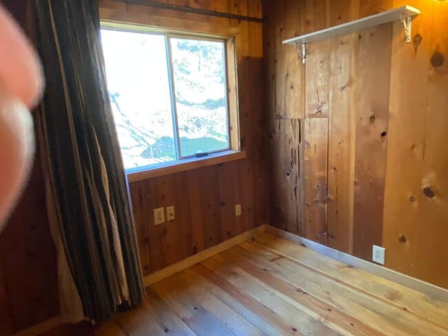 Building Photo - View the Applegate River!!