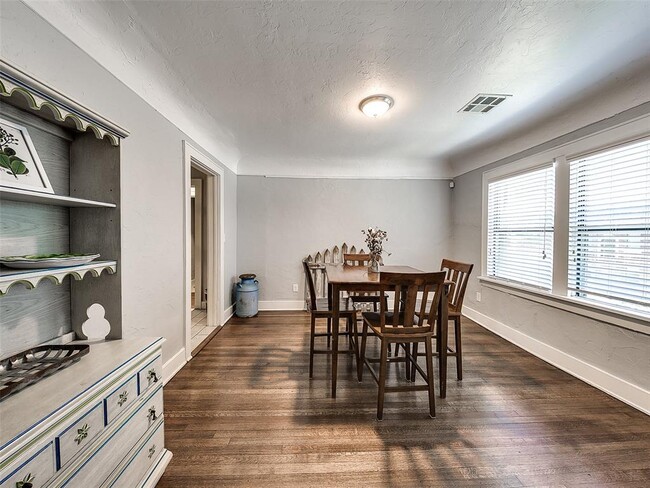 Building Photo - 1630 NW 17th St