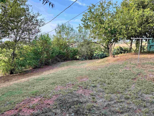 Building Photo - 2813 Roanoke Dr