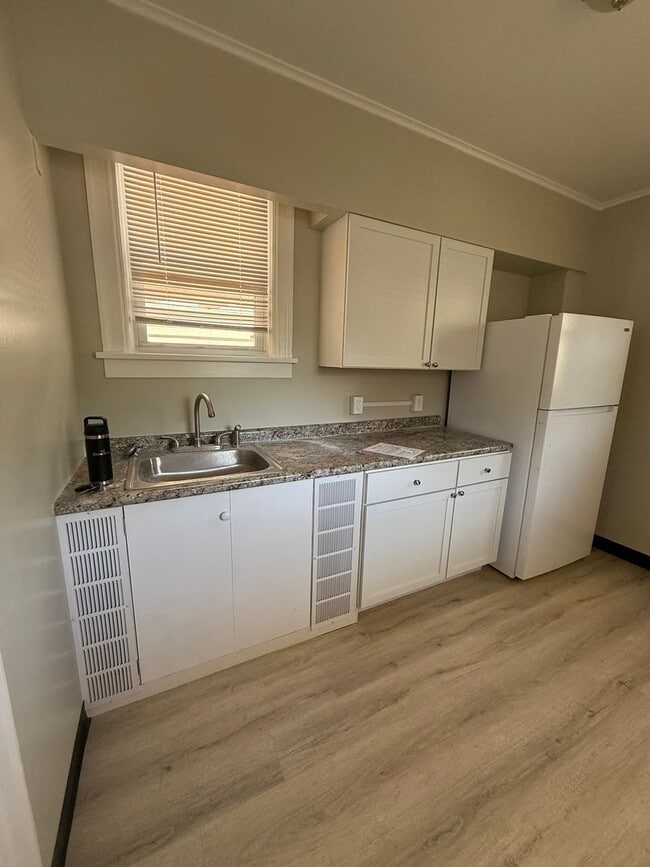 Building Photo - Charming 2-Bedroom, 1-Bath Home