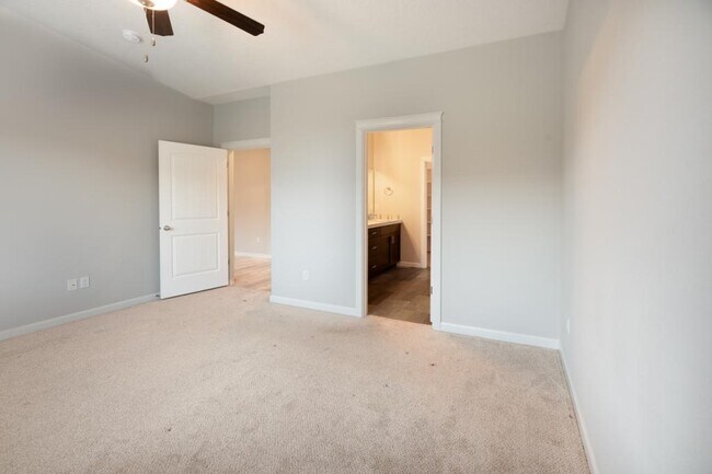 Building Photo - 4016 SE Winslow Ct