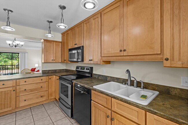 Building Photo - FULLY FURNISHED 2 BEDROOM, 2 BATH CONDO AVAILABLE NOW!