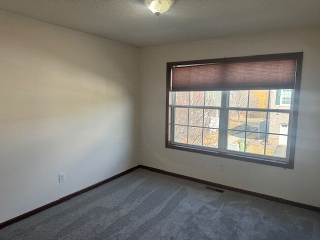 Building Photo - Spacious 3Br/2.5Ba TH w/2 CG in Maple Grove!