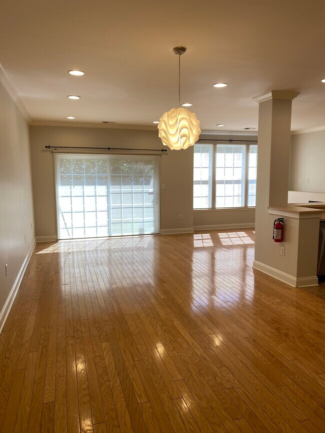 Dining room - 258 Riverwalk Way