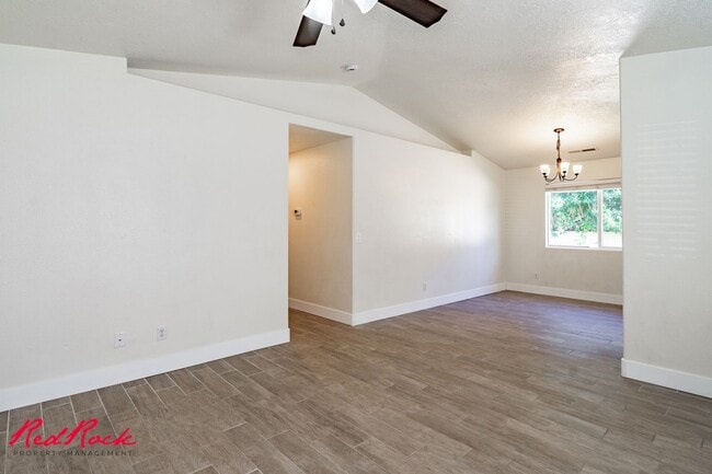 Building Photo - Pet Friendly! 3 Bedroom Single-Level Condo...