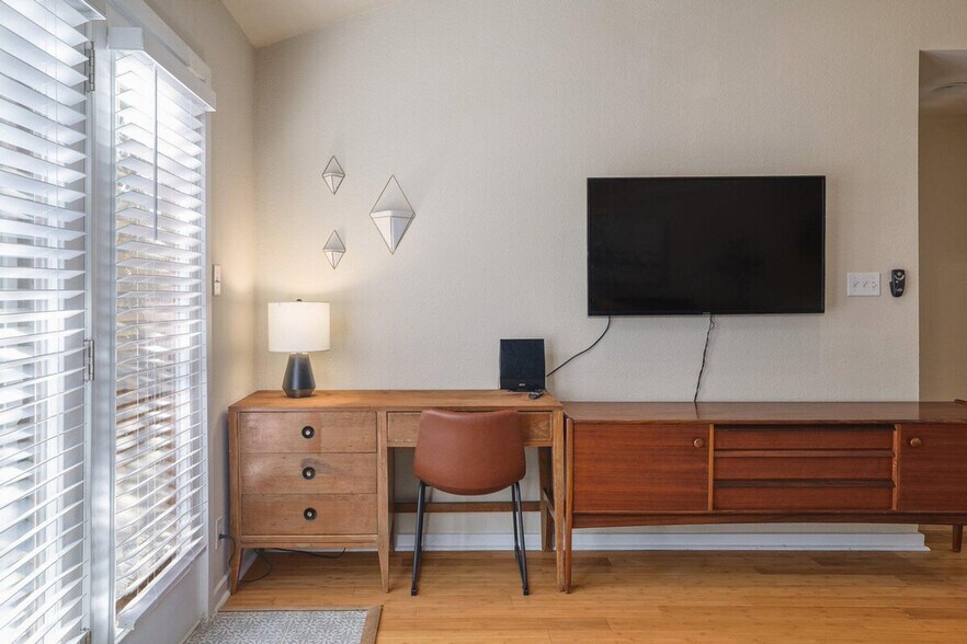 Building Photo - 1601A Southgate Cir