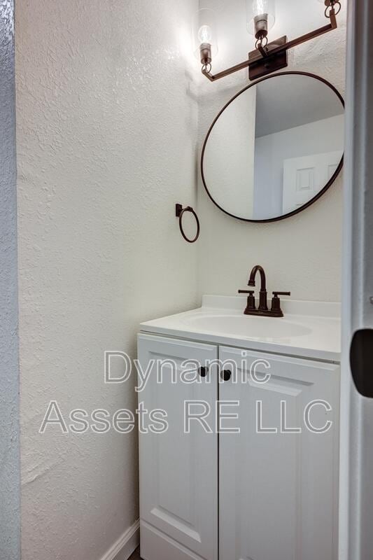 Building Photo - 705 N Cayuga St