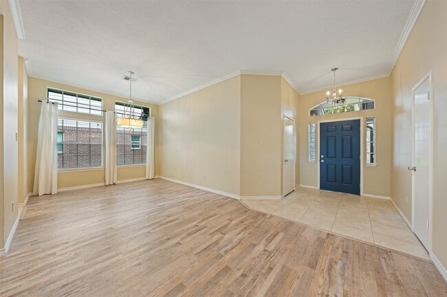 Building Photo - 211 Scarlet Maple Dr