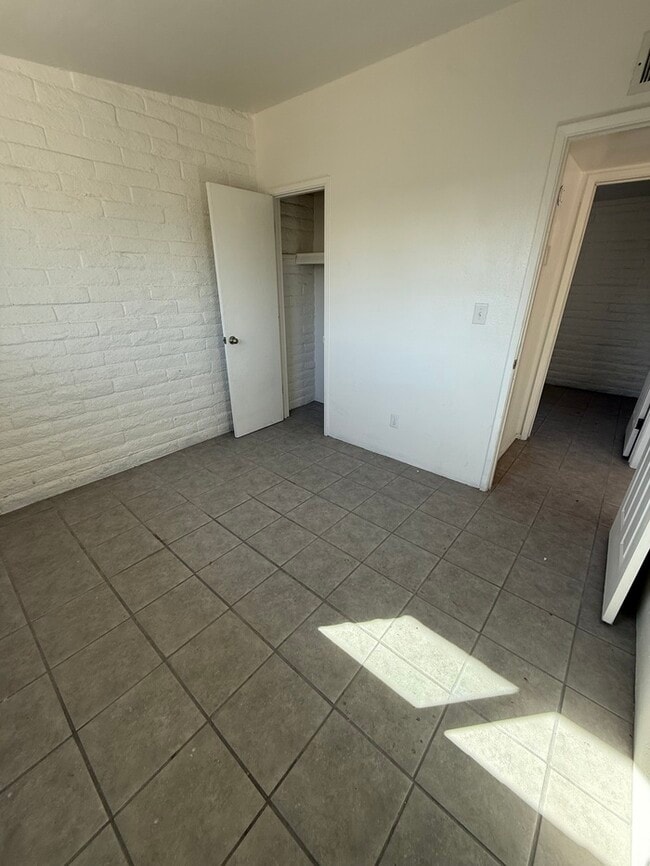 Building Photo - Townhome For Rent