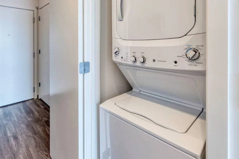 Building Photo - 2360 N California Ave