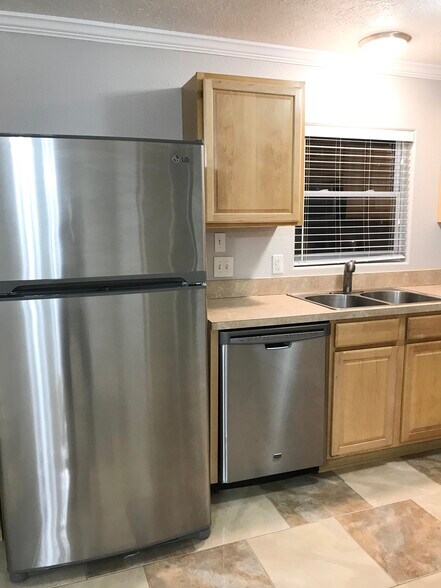 Kitchen - 3620 Mirror Ct